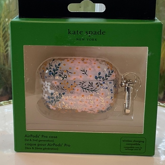 Kate Spade AirPods Pro Case/Key Chain - Picture 1 of 5